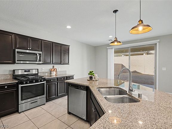 5th image of 9085 Field Maple St