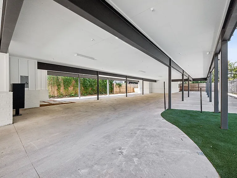 Guest House on Bryan — Photo 20