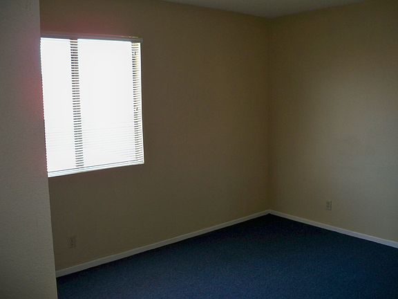 4th image of 4300 N Lamont St APT 237