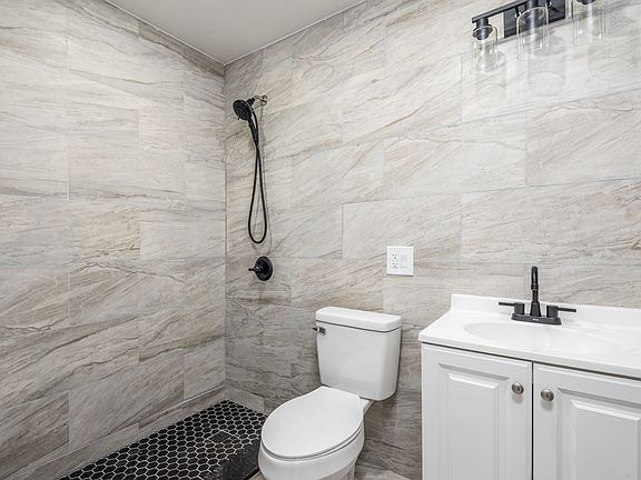 2nd image of 11638 139th St Floor 2