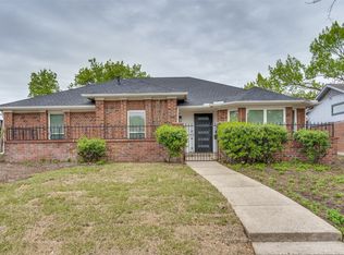 1937 Oakbluff Dr, Carrollton, TX 75007