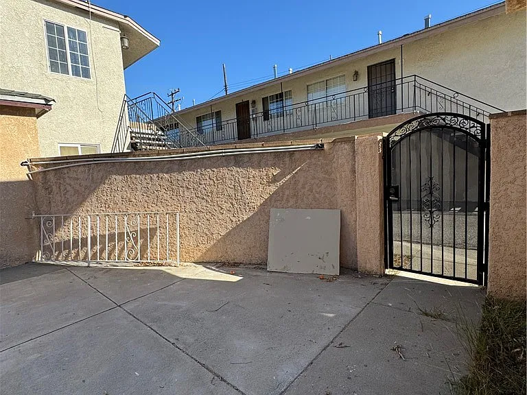 921 Carob Way — Photo 14