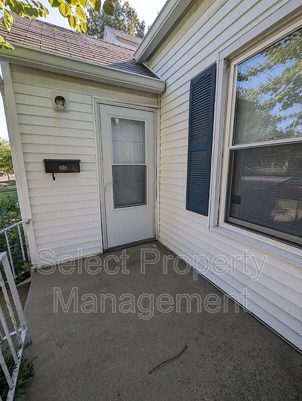 2 bed, 1.0 bath, 1155 sqft, $885 — Photo 2
