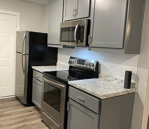 2nd image of 404 Cates Dr #404