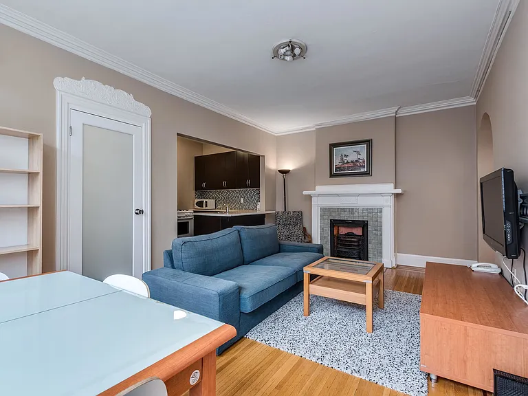 935 Jervis St #11 — Photo 9