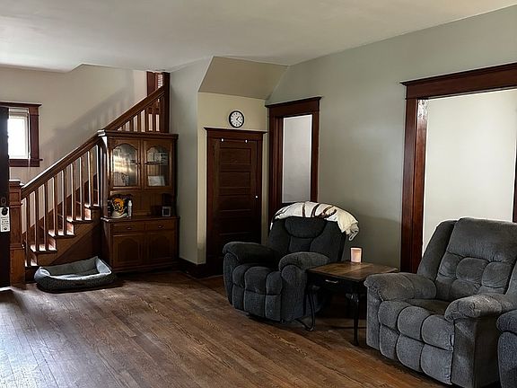 4th image of 407 N Genesee St