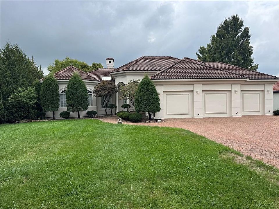 1st image of 637 NE Shoreline Dr