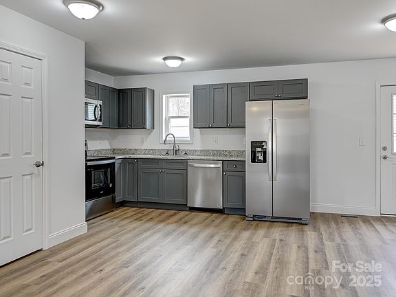 5th image of 127 Quinn Hill Ln #102