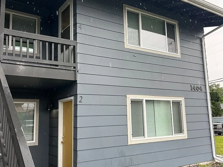 1404 Toole Ave — Photo 2