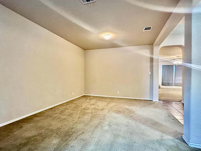 786 San Mateo — Photo 17