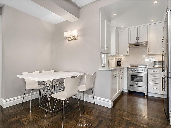 3rd image of 225 E 79th St APT 15