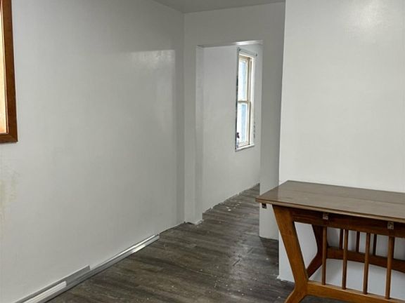 5th image of 524 W 1st St