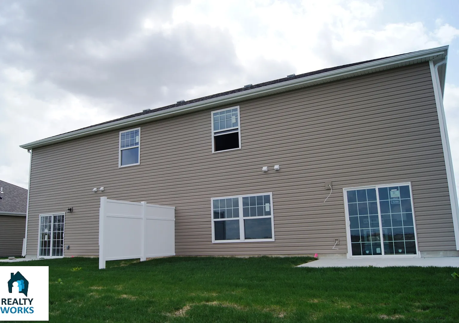 3 Bedroom Town House in North Lincoln! — Photo 2