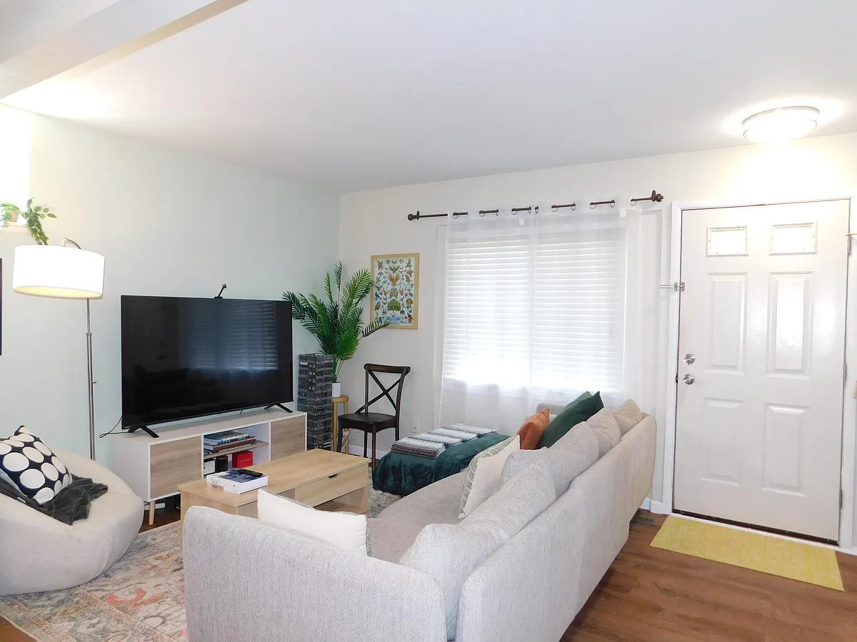 Building Photo - 543 Longshore Dr #B