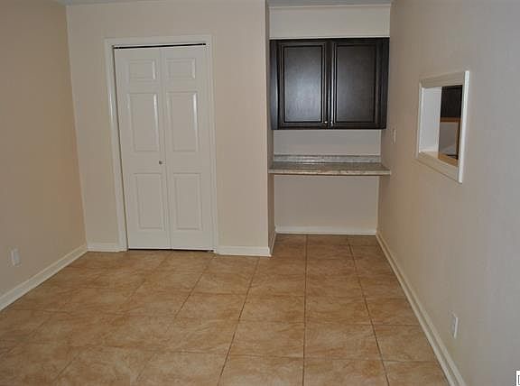 3rd image of 300 Woodale Dr APT A