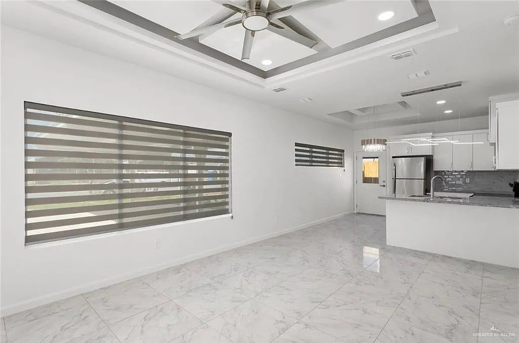 2 bed, 2.0 bath, 925 sqft, $1,250 — Photo 2