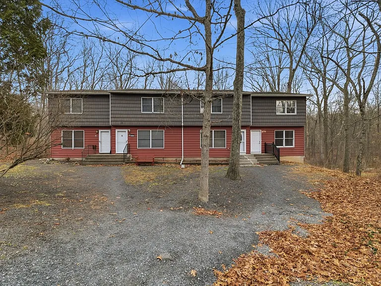 1273 Chateau Dr — Photo 3