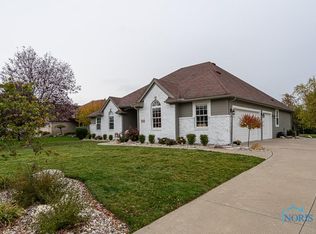 5813 Crossroads Ct, Waterville, OH 43566