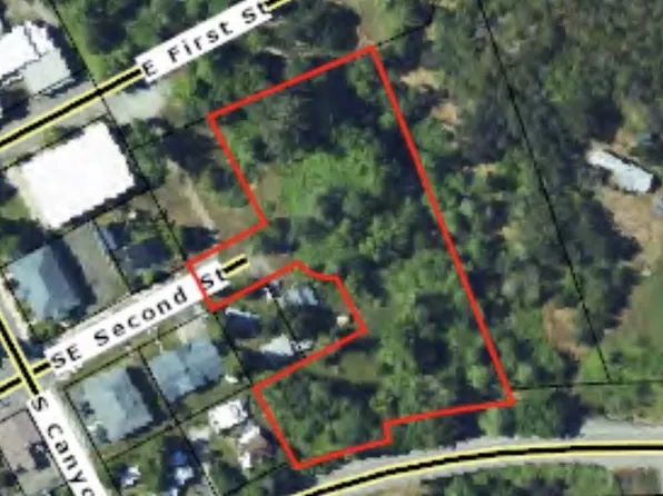 2 Southeast St, Canyonville, OR 97417