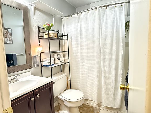 4th image of 7412 La Vista Dr