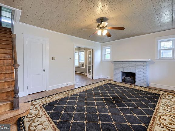 5th image of 836 3rd St