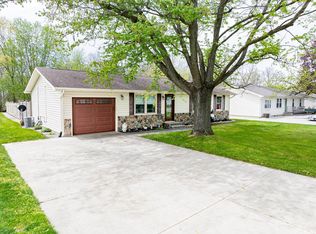 309 West St, Churubusco, IN 46723