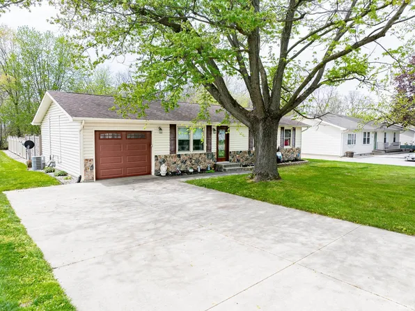 309 West St, Churubusco, IN 46723