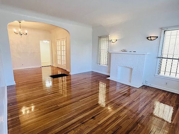 3rd image of 322 N Curson Ave