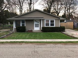 506 1/2 W High St, Fenton, MI 48430