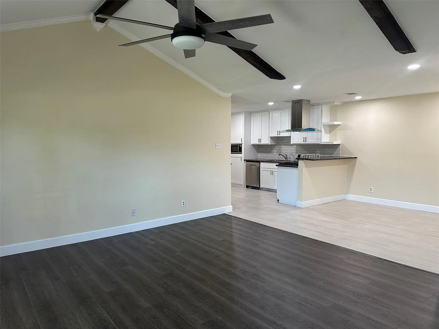 3 bed, 2.0 bath, 1600 sqft, $2,000 — Photo 4