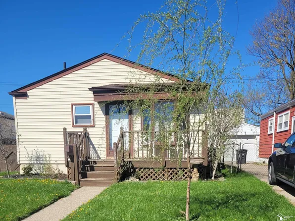 18082 Ray St, Riverview, MI 48193