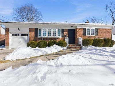 10 Darnley Place, Huntington Station, NY, 11746
