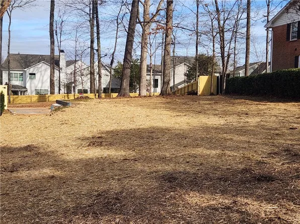 665 Dogwood Cir NW #12B, Norcross, GA 30071