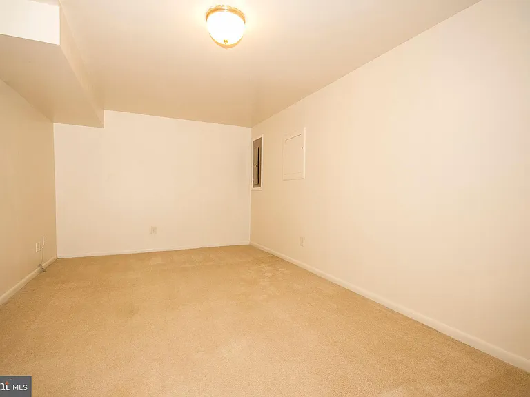 16 Castlehill Ct — Photo 24