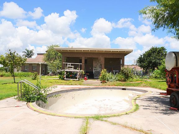 2nd image of 1300 E Yuma Ave