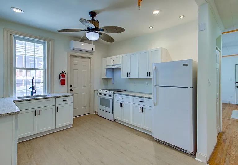 515 Locust St #2 — Photo 10