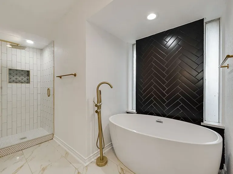 7124 Teresita Trl — Photo 15