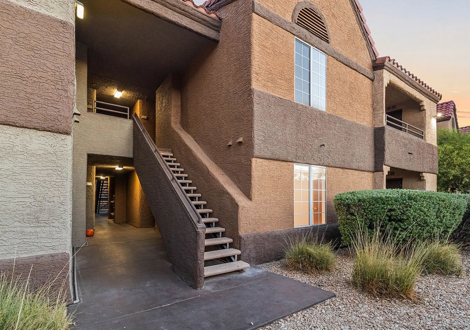 Gorgeous Renovated Condo in Guard Gated Neighborhood — Photo 1