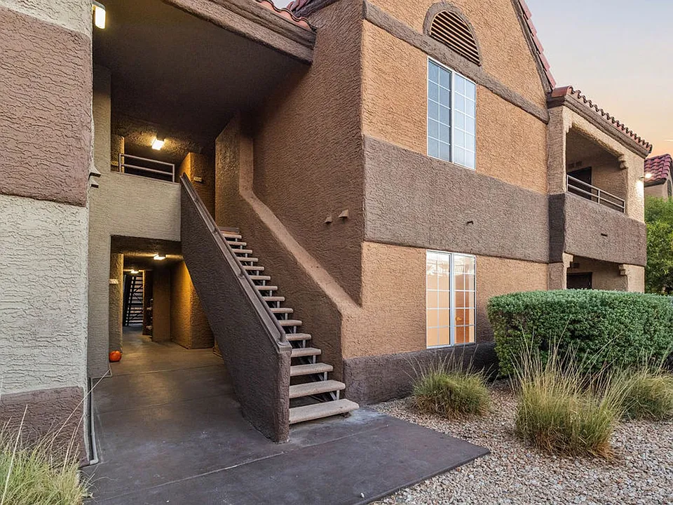 2200 S Fort Apache Rd #2004