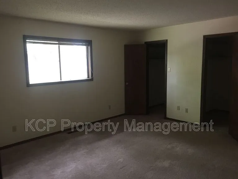 4802 S South Cir #U — Photo 6