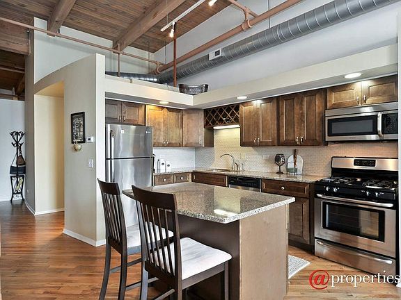 5th image of 616 W Fulton St APT 613