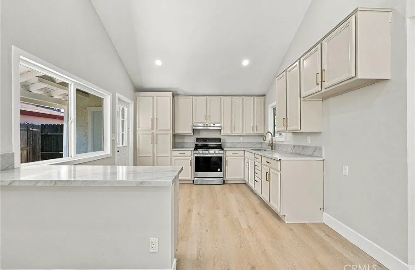 5 bed, 1725 sqft, $4,200 — Photo 3