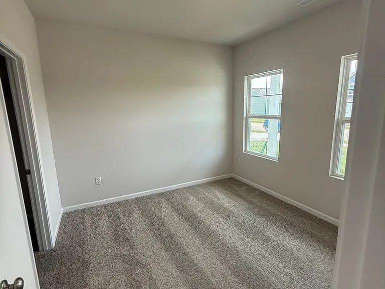 618 Standard Ave — Photo 2