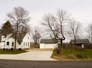 2130 Colburn Dr, Shakopee, MN 55379