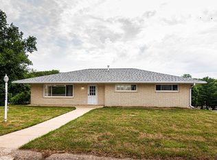 10065 Rio Vista Dr, Dubuque, IA 52001