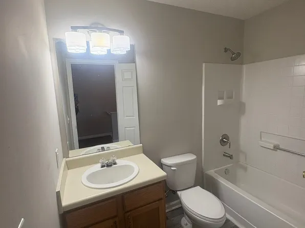 5863 Strathmoor Manor Cir, Lithonia, GA 30058