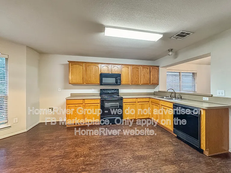 2829 Snowy Owl Dr — Photo 6
