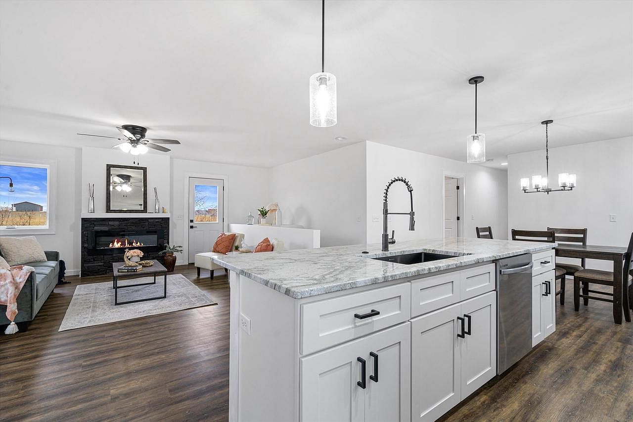 525 Washington CIRCLE, Oostburg, WI 53070 MLS 1860733 Zillow