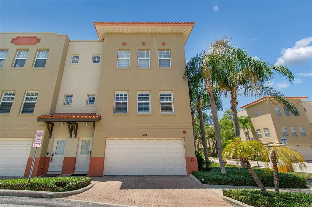2 bed, 2.5 bath, 1930 sqft, $3,000 — Photo 1