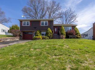 125 Radnor Ln, Watertown, CT 06779